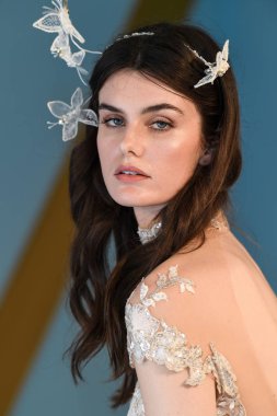 New York, Ny - 14 Nisan: Galia Lahav Bahar sırasında poz bir model 2020 New York Moda Haftası'nda gelinlik moda sunumu: Gelinlik Nisan'da 14, 2019 Nyc.