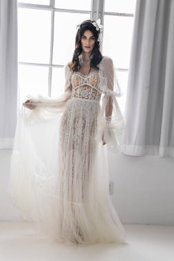 New York, Ny - 14 Nisan: Galia Lahav Bahar sırasında poz bir model 2020 New York Moda Haftası'nda gelinlik moda sunumu: Gelinlik Nisan'da 14, 2019 Nyc.