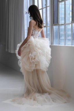 New York, Ny - 14 Nisan: Galia Lahav Bahar sırasında poz bir model 2020 New York Moda Haftası'nda gelinlik moda sunumu: Gelinlik Nisan'da 14, 2019 Nyc.