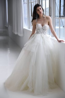 New York, Ny - 14 Nisan: Galia Lahav Bahar sırasında poz bir model 2020 New York Moda Haftası'nda gelinlik moda sunumu: Gelinlik Nisan'da 14, 2019 Nyc.