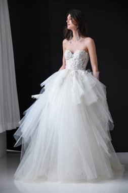 New York, Ny - 14 Nisan: Galia Lahav Bahar sırasında poz bir model 2020 New York Moda Haftası'nda gelinlik moda sunumu: Gelinlik Nisan'da 14, 2019 Nyc.