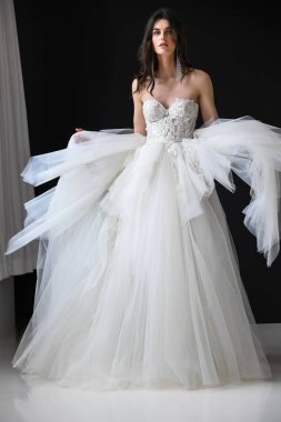 New York, Ny - 14 Nisan: Galia Lahav Bahar sırasında poz bir model 2020 New York Moda Haftası'nda gelinlik moda sunumu: Gelinlik Nisan'da 14, 2019 Nyc.