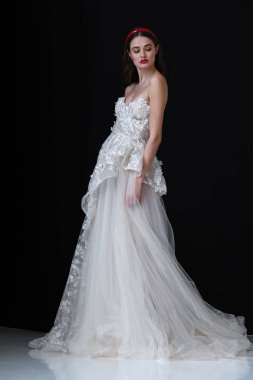 New York, Ny - 14 Nisan: Galia Lahav Bahar sırasında poz bir model 2020 New York Moda Haftası'nda gelinlik moda sunumu: Gelinlik Nisan'da 14, 2019 Nyc.