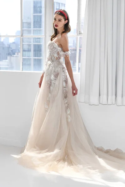 New York April Model Posing Galia Lahav Spring 2020 Bridal — Stock Photo, Image