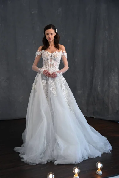 New York Április Modell Jelentő Során Galia Lahav Tavasz 2020 — Stock Fotó