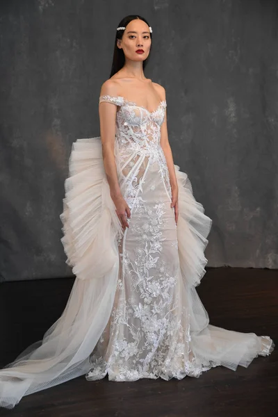 New York Április Modell Jelentő Során Galia Lahav Tavasz 2020 — Stock Fotó