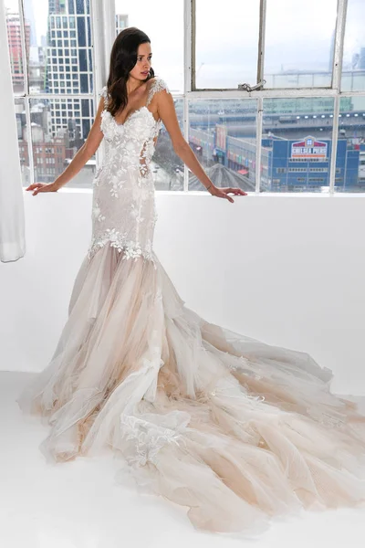 New York April Modell Poserar Galia Lahav Våren 2020 Bridal — Stockfoto