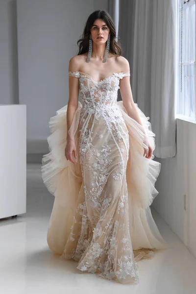 New York April Ein Model Posiert Während Galia Lahav Frühling — Stockfoto