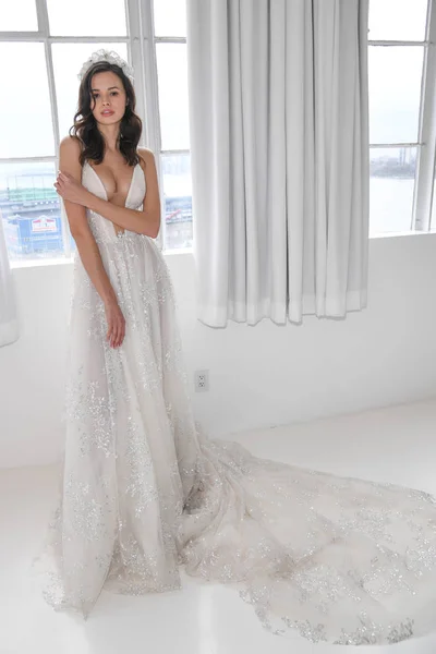 New York April Modell Poserar Galia Lahav Våren 2020 Bridal — Stockfoto