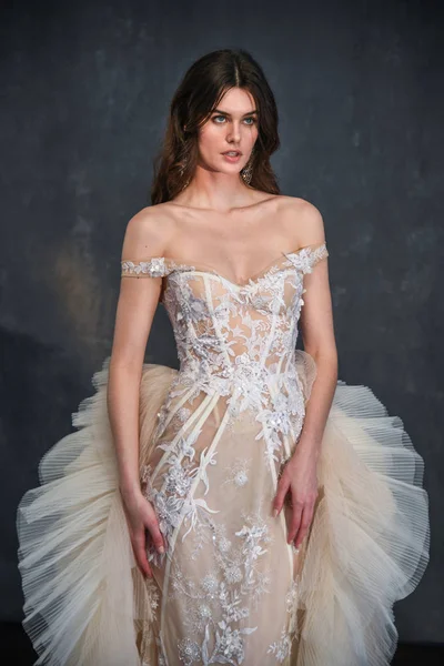 New York April Model Posing Galia Lahav Spring 2020 Bridal — Stock Photo, Image