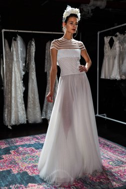 New York, Ny - 16 Nisan: New York Moda Haftası'nda Naeem Khan Bahar 2020 gelinlik moda sunumu sırasında poz veren bir model: Nisan'da Gelin 16, 2019 Nyc.