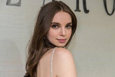 New York, Ny - 12 Nisan: Lazaro Bahar sırasında poz bir model 2020 New York Moda Haftası'nda gelinlik moda sunumu: Nisan'da Gelin 12, 2019 Nyc.