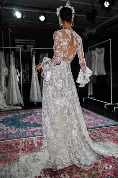 New York April Model Posing Naeem Khan Spring 2020 Bridal — Stock Photo, Image