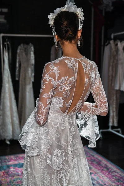 New York April Model Posing Naeem Khan Spring 2020 Bridal — Stock Photo, Image