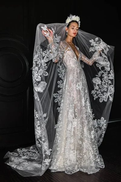 New York April Model Posing Naeem Khan Spring 2020 Bridal — Stock Photo, Image