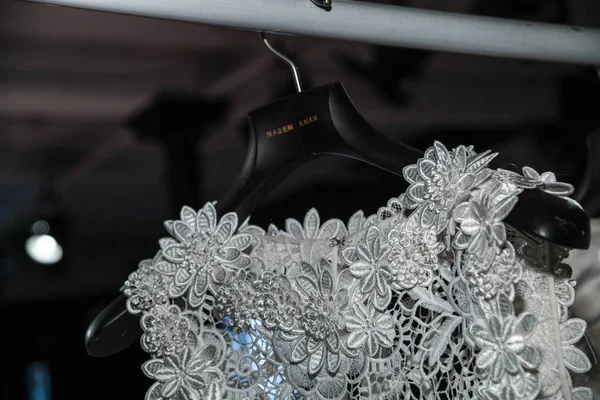 New York April Kleider Auf Kleiderbügeln Während Der Brautmodenpräsentation Von — Stockfoto