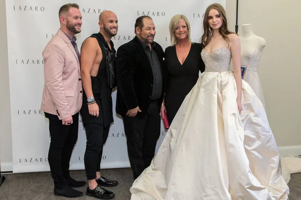 4月12日 设计师和客人在纽约时装周的Lazaro 2020春季婚礼时装展示会 2019年4月12日在纽约举行婚礼 — 图库照片