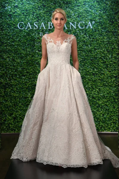 New York April Model Posing Casablanca Spring 2020 Bridal Fashion — Stock Photo, Image