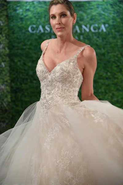 New York April Modell Poserar Casablanca Våren 2020 Bridal Fashion — Stockfoto