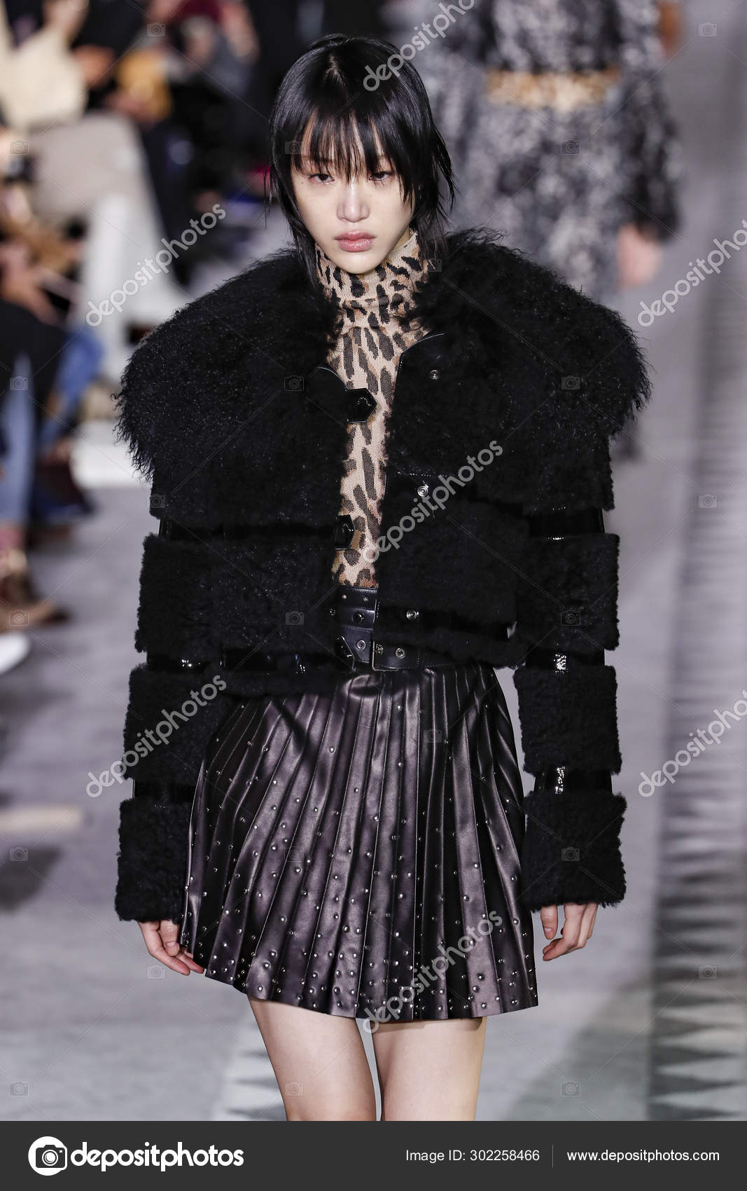 New York February Sora Choi Walks Runway Longchamp Fw19 Runway – Stock  Editorial Photo © fashionstock #302258466