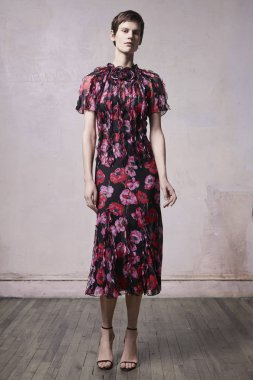 New York, Ny - 08 Şubat: Model Şubat'ta Nyfw sırasında Jason Wu Sonbahar Kış 2019 koleksiyonu için poz 8, 2019 New York'ta.