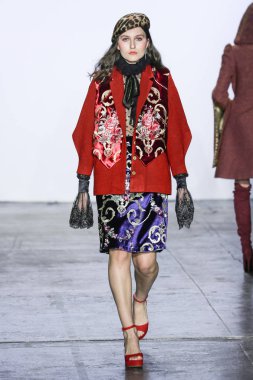 New York, Ny - 07 Şubat: Bir model New York Moda Haftası sırasında Jiri Kalfar defile için pist yürüyor: Şubat'ta Industria Studios Gösterir 7, 2019 Nyc