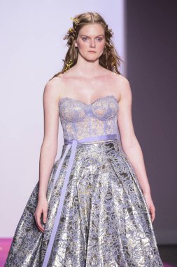 New York, Ny - 10 Şubat: Bir model Nyfw sırasında Lanyu defile için pist yürüyor: Şubat'ta Industria Studios Gösterir 10, 2019 Nyc