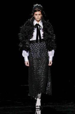 New York, New York - 13 Şubat: Kaia Gerber, Guido Palau'nun saç ve Diane Kendal'ın makyajı yla Marc Jacobs Sonbahar 2019 koleksiyonunu giyerek podyumda yürüyor 13 Şubat 2019'da Nyc'de
