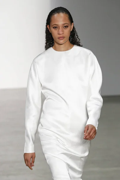 New York Şubat Bir Model Helmut Lang Pist Yürüyor Şubat — Stok fotoğraf