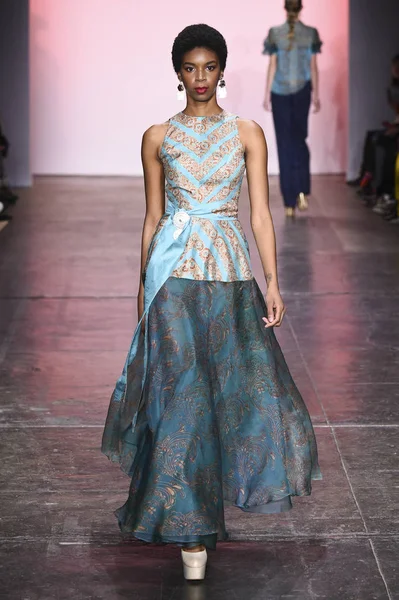 New York February Model Walks Runway Alleira Batik Indonesian Diversity — Stock Photo, Image