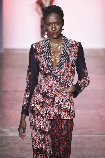 New York February Model Walks Runway Alleira Batik Indonesian Diversity — Stock Photo, Image