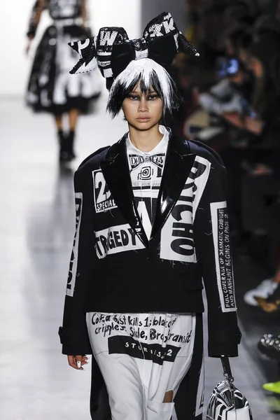 New York New York Şubat Bir Model Jeremy Scott Fall — Stok fotoğraf