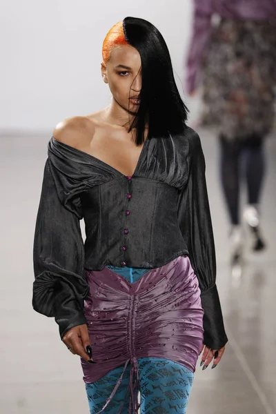 New York February Model Walks Runway Kim Shui Fashion Show — Stock Photo, Image