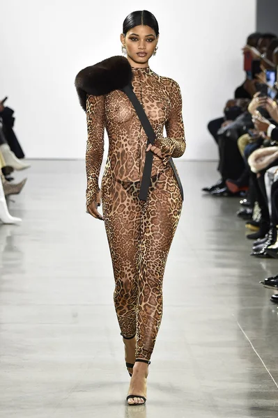 New York Şubat Bir Model Nyfw Sırasında Laquan Smith Defile — Stok fotoğraf