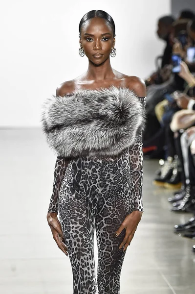 New York Şubat Bir Model Nyfw Sırasında Laquan Smith Defile — Stok fotoğraf