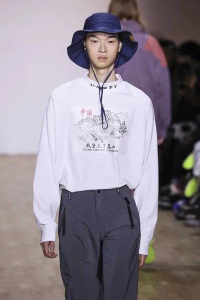 2月12日 一个模型走在跑道在黎宁秋冬2019年展会期间Nyfw 在工业工作室的表演 2019年2月12日在纽约 — 图库照片