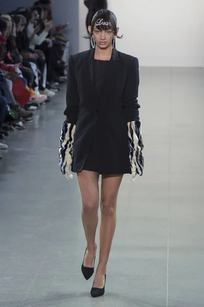 New York February Model Walks Runway Luar Fashion Show Nyfw — Stock Photo, Image