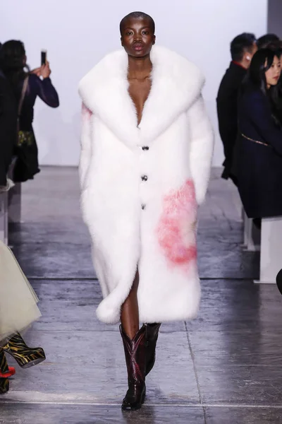 New York February Model Walks Runway Mark Gong Fashion Show — Stock Photo, Image