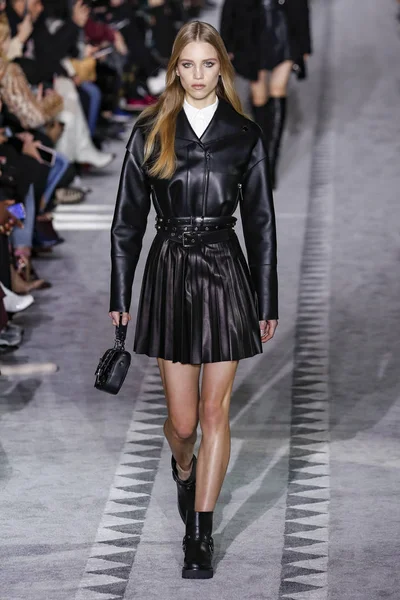 New York February Model Walks Runway Longchamp Fw19 Runway Show — Stock Photo, Image