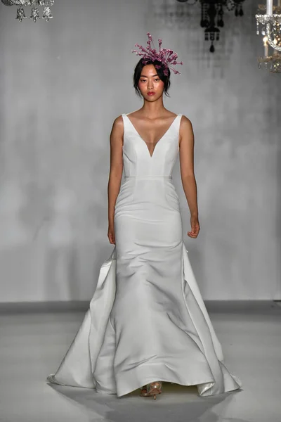 New York Oktober Modell Går Banan Anne Barge Bridal Årsjubileum — Stockfoto