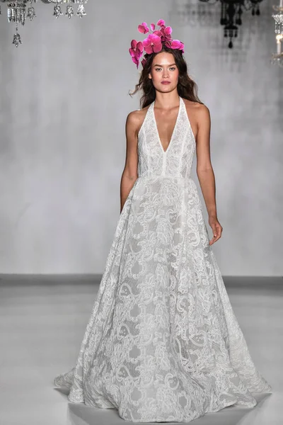 New York Oktober Modell Går Banan Anne Barge Bridal Årsjubileum — Stockfoto