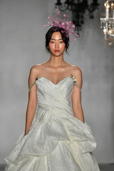 New York October Model Walks Runway Anne Barge Bridal 20Th — Stock Photo, Image