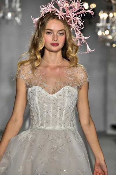 New York October Models Walk Runway Finale Anne Barge Bridal — Stock Photo, Image