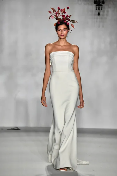 New York October Model Walks Runway Anne Barge Bridal 20Th — Stock Photo, Image