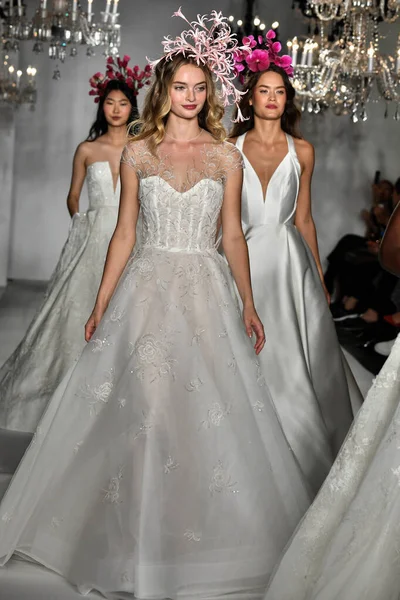 New York October Models Walk Runway Finale Anne Barge Bridal — Stock Photo, Image