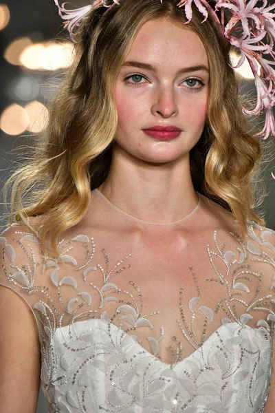 New York October Model Walks Runway Anne Barge Bridal 20Th — Stock Photo, Image