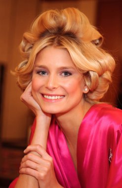 Hana Soukopova, 16 Kasım 2006 'da Hollywood, CA' da Kodak Tiyatrosu 'nda Victoria' s Secret 2006 Moda Gösterisi için hazırlanıyor.