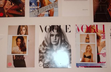 HOLYWOOD, CA - 16 Kasım 2006 'da Hollywood, CA' da Victoria 's Secret 2006 Moda Show' da Model Compcard - Kodak Tiyatrosu 'nda sahne arkası