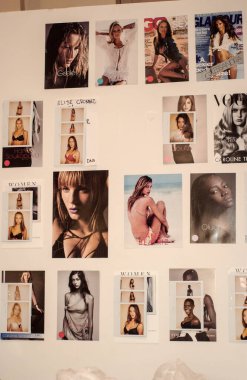 HOLYWOOD, CA - 16 Kasım 2006 'da Hollywood, CA' da Victoria 's Secret 2006 Moda Show' da Model Compcard - Kodak Tiyatrosu 'nda sahne arkası