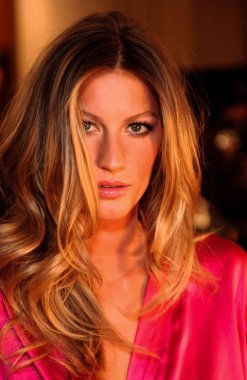 Gisele Bundchen, 16 Kasım 2006 'da Hollywood, CA' da Kodak Tiyatrosu 'nda Victoria' s Secret 2006 Moda Gösterisi için hazırlanıyor.